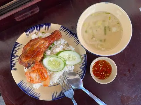 Hình ảnh Cơm tấm đùi gà