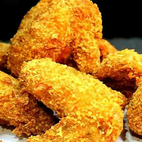 Hình ảnh Cánh gà rán - 50g khoai lắc