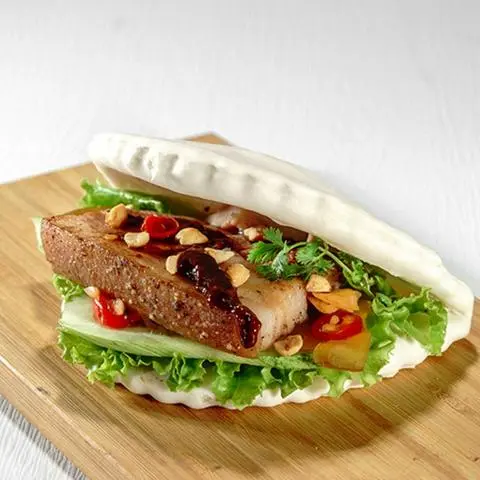 Hình ảnh Bao kẹp thịt ba rọi hầm thảo mộc