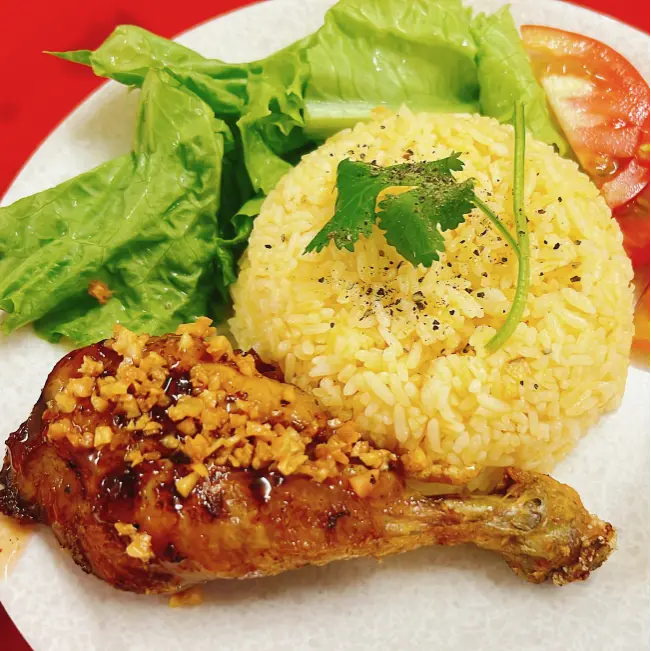 Hình ảnh Cơm Đùi Gà Mắm Tỏi