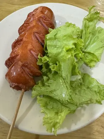 Hình ảnh Cơm má gà - xúc xích