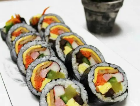 Hình ảnh Kimbap phô mai (치즈김밥)