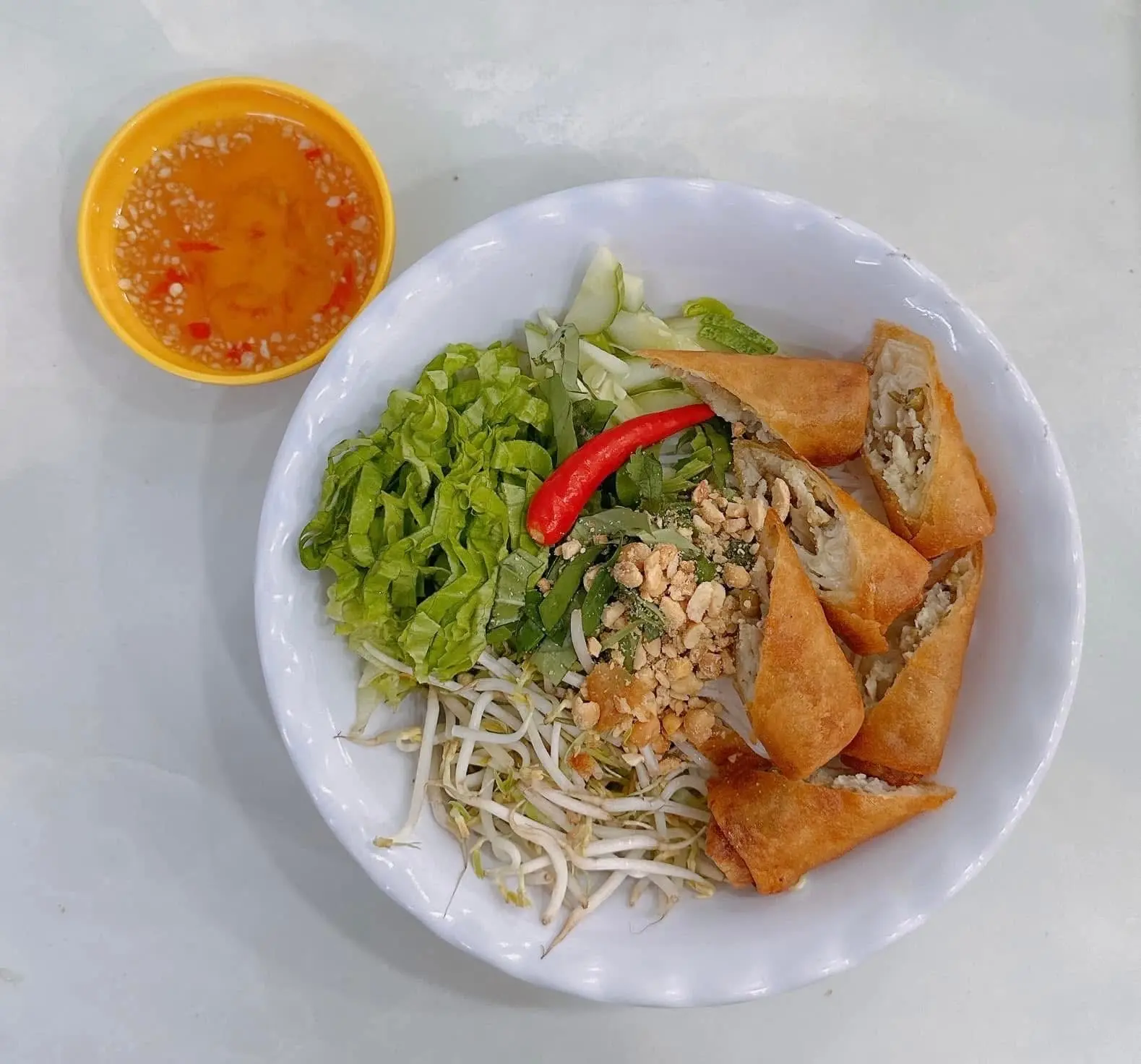 Hình ảnh Bún chả giò chay