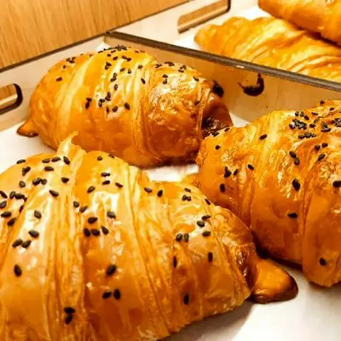 Hình ảnh Croissant Xúc Xích Phô Mai