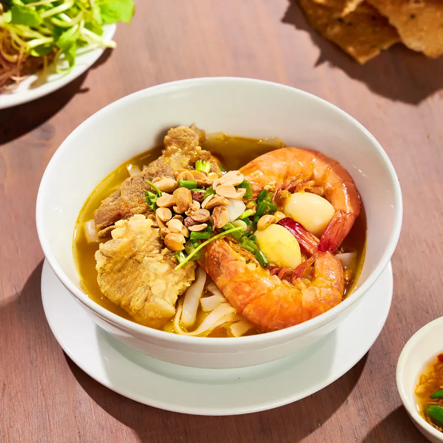 Hình ảnh Mì Quảng sườn, tôm, trứng