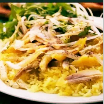 Hình ảnh Cơm Gà Ta Xé Phay - Chặt