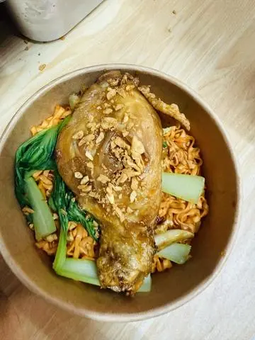 Hình ảnh combo : 1 mì trộn gà + canh rong biển 