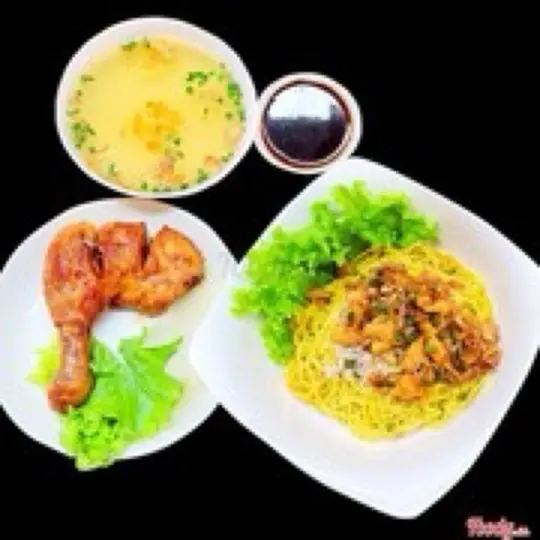 Hình ảnh Mì khô gà chiên (tặng kèm 1 chai sâm)