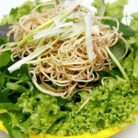 Hình ảnh RAU THÊM KÈM CHANH VÀ ỚT 