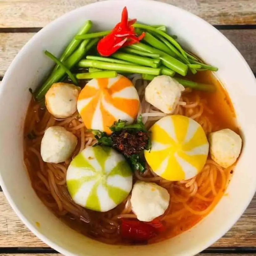 Hình ảnh Bún Thái Viên Cá Hồi + Cá Viên