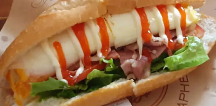 Hình ảnh Bánh mì Thập cẩm và Trứng chiên