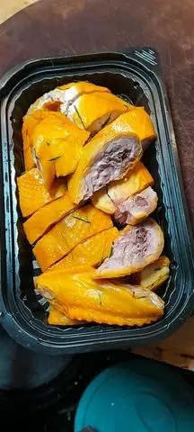 Hình ảnh Gà ta ủ muối nửa con ăn lạnh (chặt sẵn)