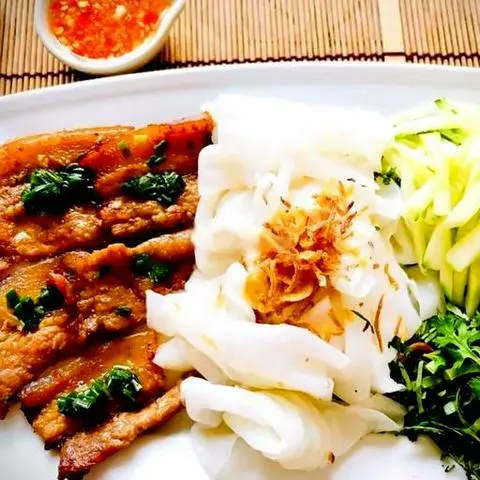 Hình ảnh Combo: 2 Bánh Ướt Thịt Nướng - 1 Hộp Chả Giò Rau Củ (5 Cái)