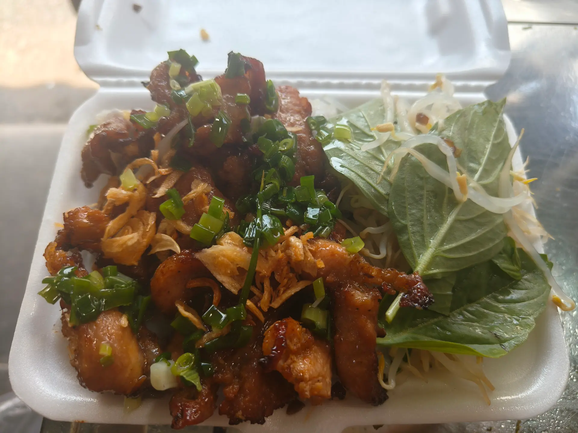Hình ảnh Bánh cuốn thịt nướng