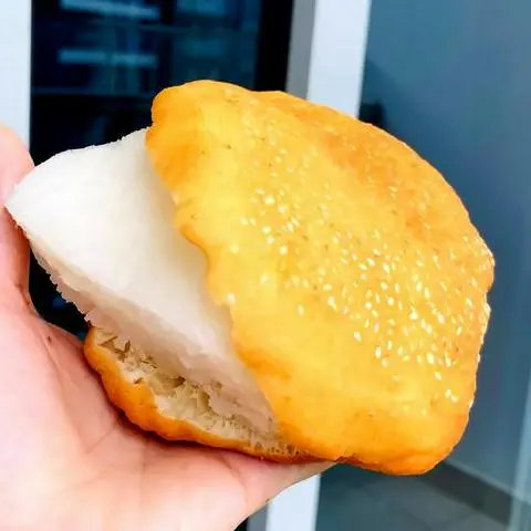 Hình ảnh Bánh tiêu kẹp bánh bò