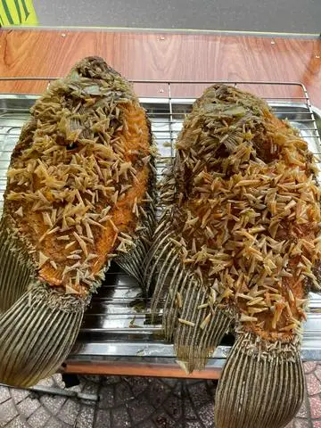 Hình ảnh Cá Tai Tượng chiên xù râu rừng 