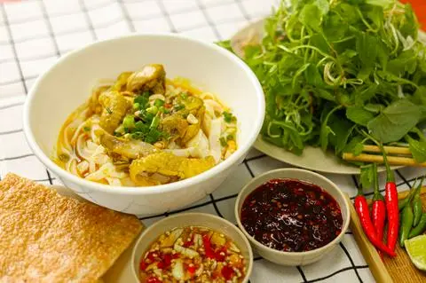 Hình ảnh Mì quảng gà ta