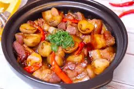 Hình ảnh cơm thịt kho nấm 