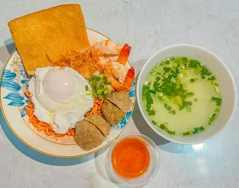 Hình ảnh MÌ TRỘN TRỨNG LÒNG ĐÀO BÒ VIÊN TÔM