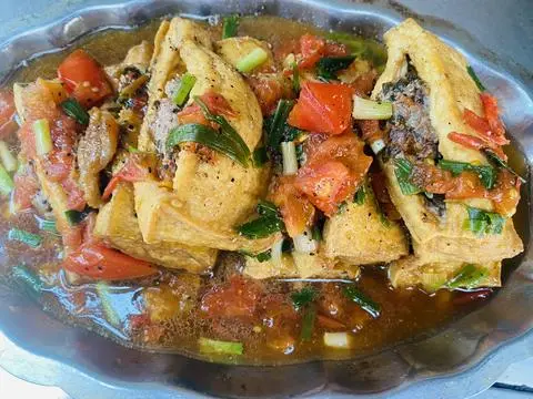 Hình ảnh Cơm Đậu Hủ Dồn Thịt Sốt Cà