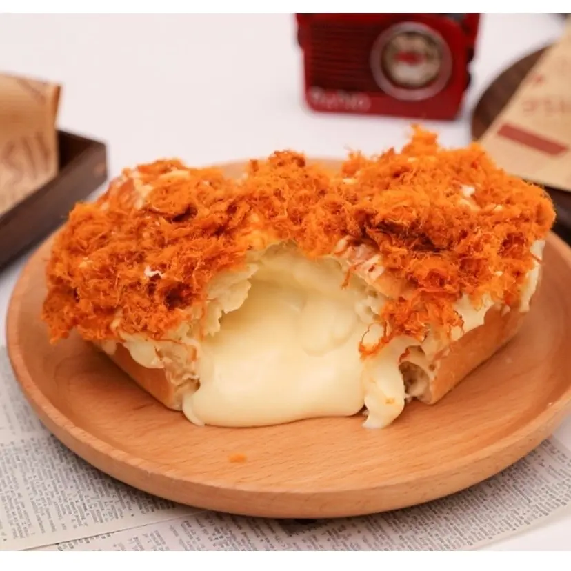 Hình ảnh Bánh mì phô mai chà bông gà cay