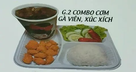 Hình ảnh G.2 COMBO CƠM GÀ VIÊN XÚC XÍCH