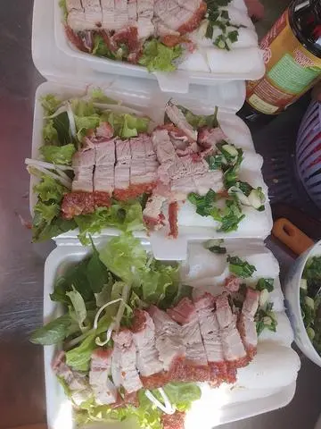 Hình ảnh Bánh hỏi heo quay