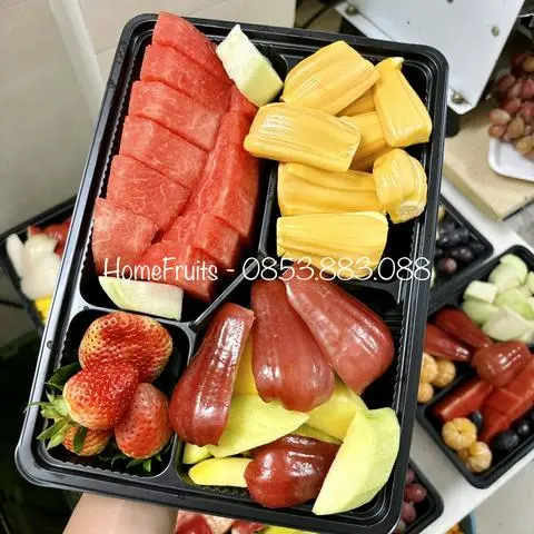 Hình ảnh Khay mix siêu lớn: Dưa hấu, roi đỏ, mít, xoài, dâu tây