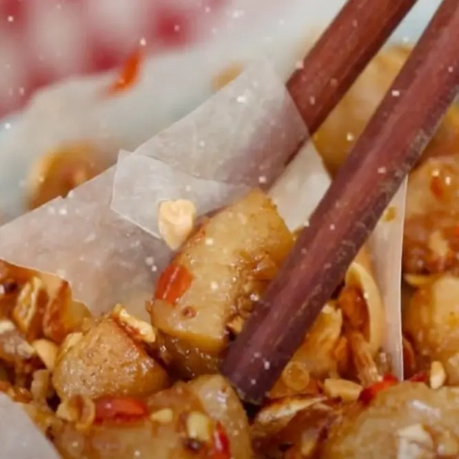 Hình ảnh bánh tráng trộn tỏi phi - tóp mỡ rim 