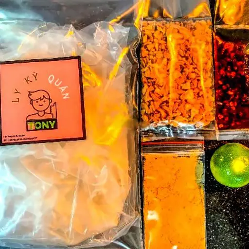 Hình ảnh Bánh tráng muối nhuyễn sa tế tỏi phi - chay
