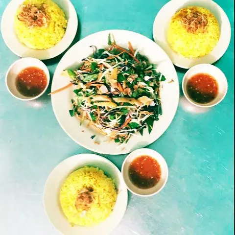 Hình ảnh combo cơm gõi gà, 3 người ăn, +2 coca
