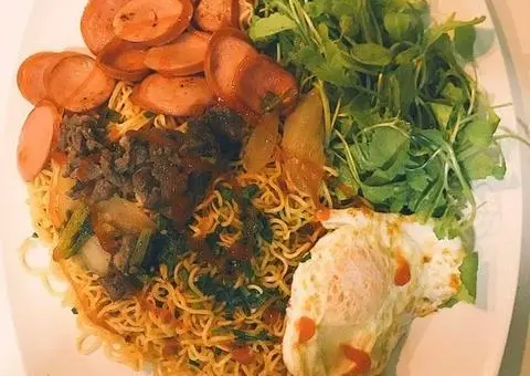 Hình ảnh Mì xào bò đặc biệt