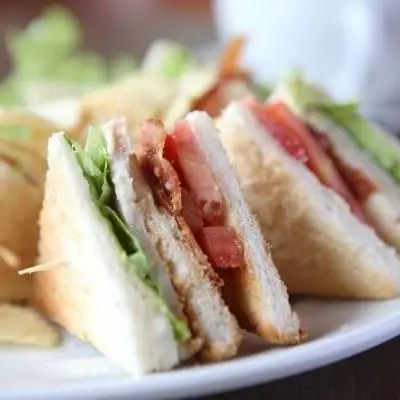Hình ảnh Sandwich thịt chả Đầy Đủ - Đẳng Cấp Sài Gòn
