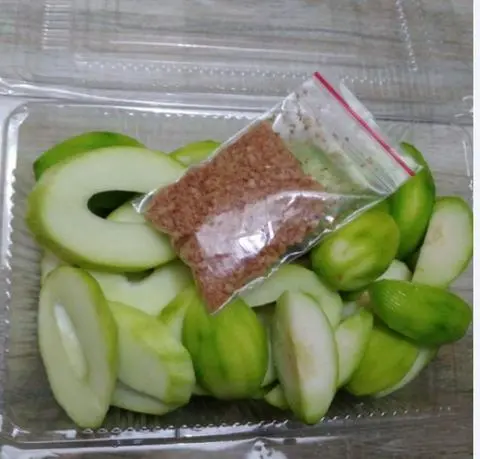 Hình ảnh Xoài Non và Cóc Non Muối Tây Ninh giòn ngon 500gr