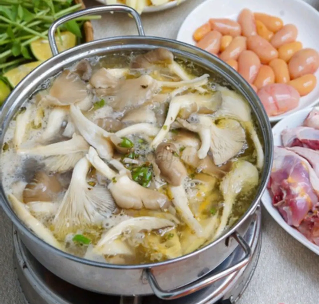 Hình ảnh Lẩu gà lá é lớn (4-5 người ăn)