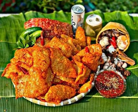 Hình ảnh Da heo quay giòn mắm tỏi 150gr
