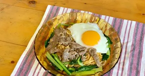 Hình ảnh Mì xào bò + trứng ốp la (Tặng kèm nước uống)