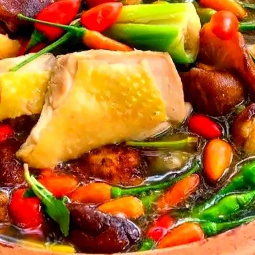 Hình ảnh Lẩu gà tiềm ớt hiểm