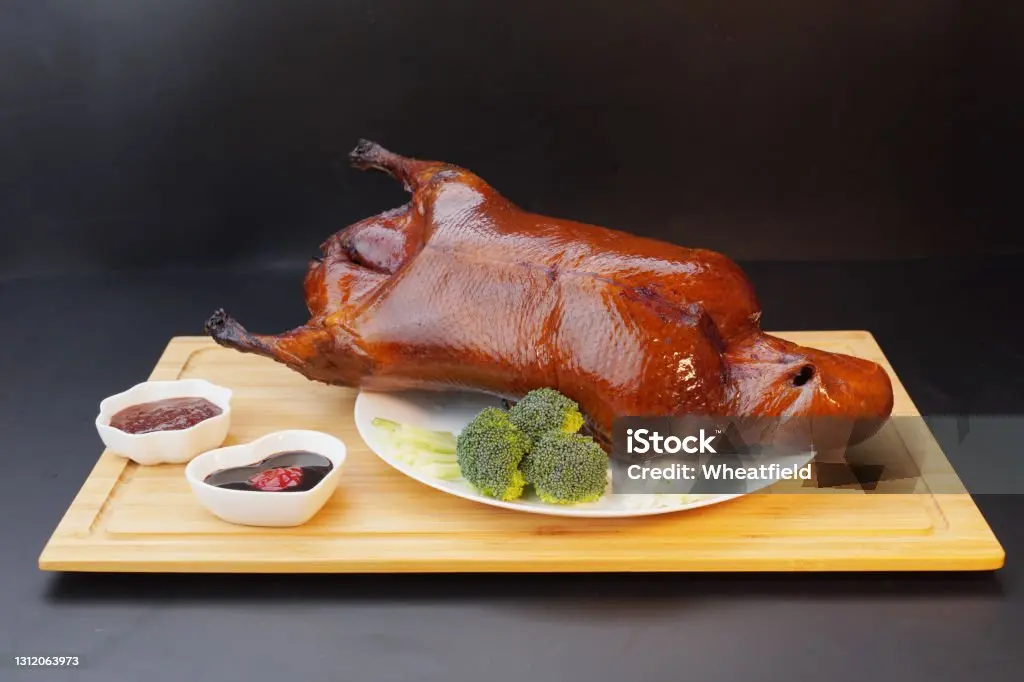 Hình ảnh Vịt quay mật ong truyền thống