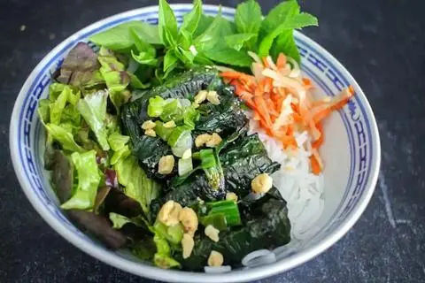Hình ảnh Bún bò nướng lá lốt