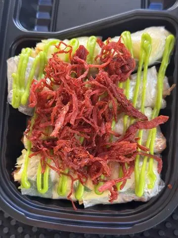 Hình ảnh Bánh tráng cuốn bơ cốm sốt me