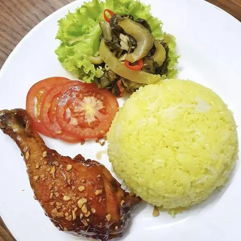 Hình ảnh Cơm Gà đùi VỪA + CANH + SỐT chấm đi kèm