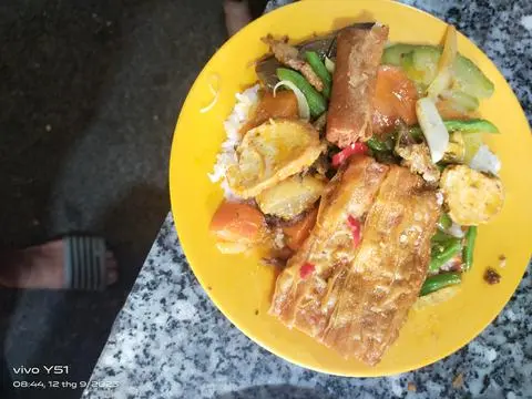 Hình ảnh cơm đâu hũ kiểm rau củ 