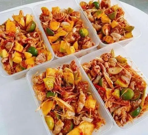 Hình ảnh Chân gà sốt thái ( rút xương )