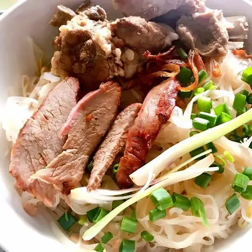 Hình ảnh Phở cốt lết trộn
