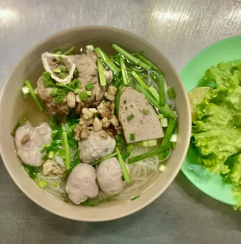 Hình ảnh Hủ tiếu xương mọc