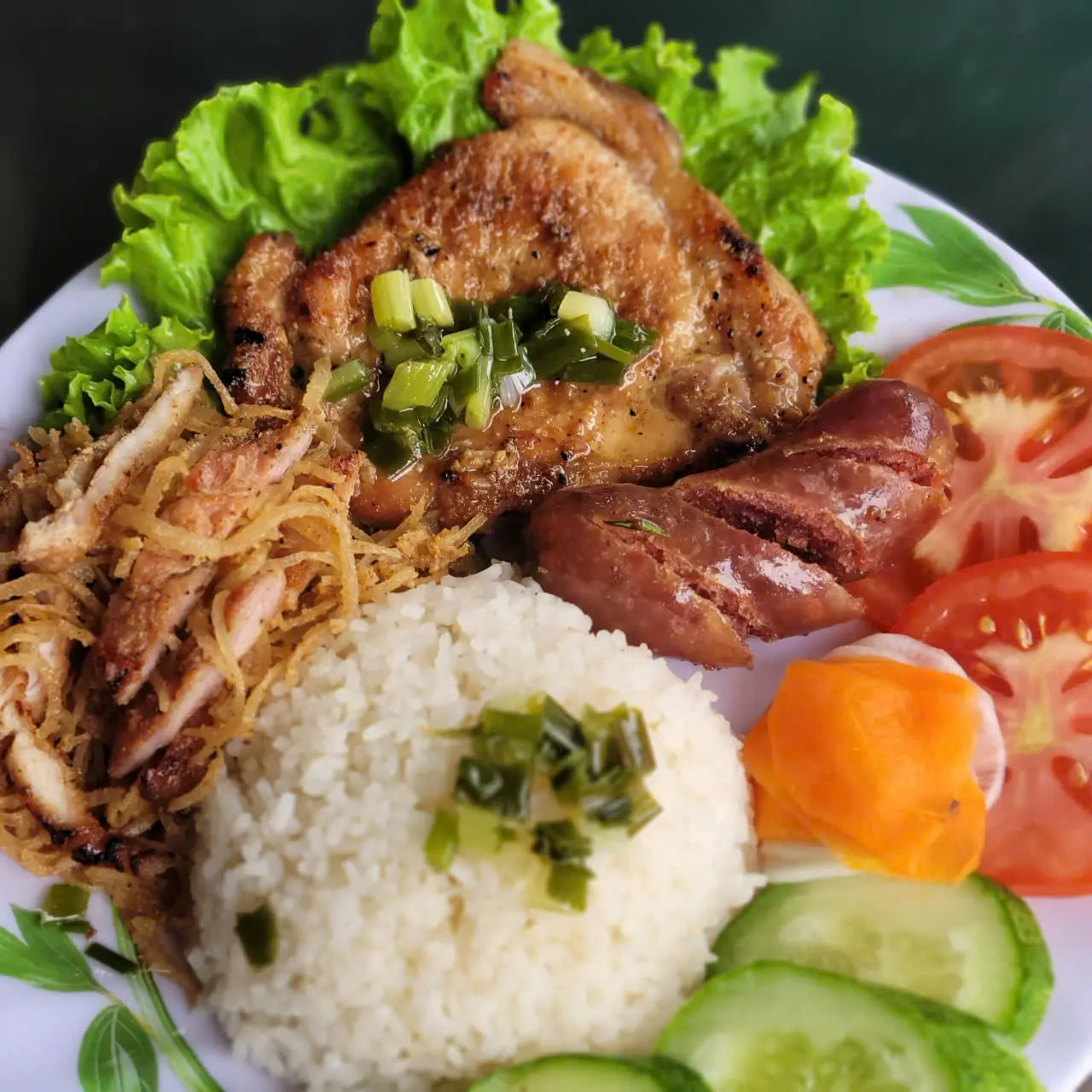 Hình ảnh cơm tấm sườn - bì - lạp xưởng 
