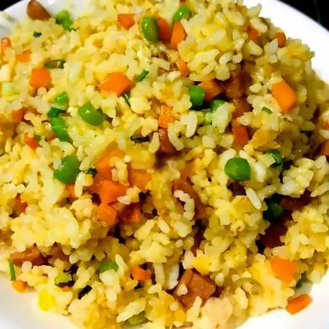 Hình ảnh Cơm Chiên Rau Củ Gà