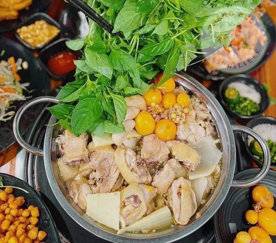 Hình ảnh Lẩu gà lá É nhỏ 2-3 người ăn