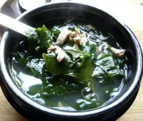 Hình ảnh canh rong biển thịt
